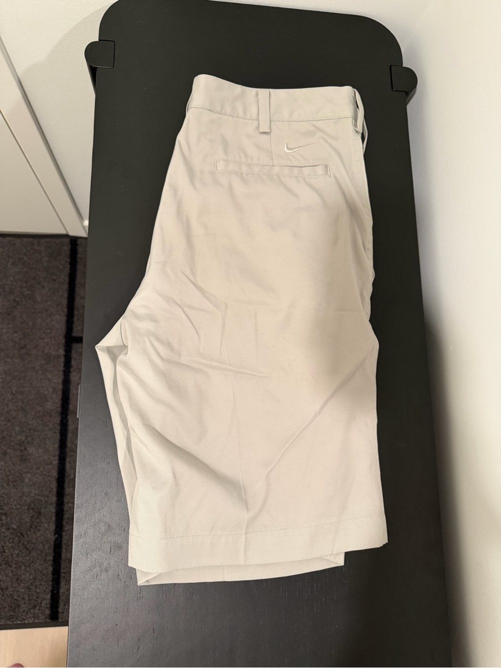 Nike Men's Light Beige Flat-Front Golf Shorts
